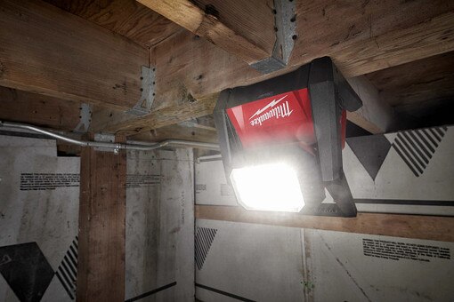 M18 ROVER Dual Power Flood Light